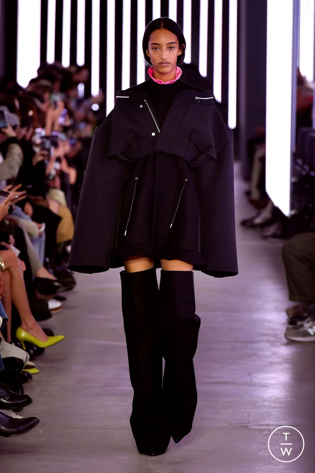 Fashion Week Paris Fall/Winter 2024 look 1 from the Sacai collection womenswear