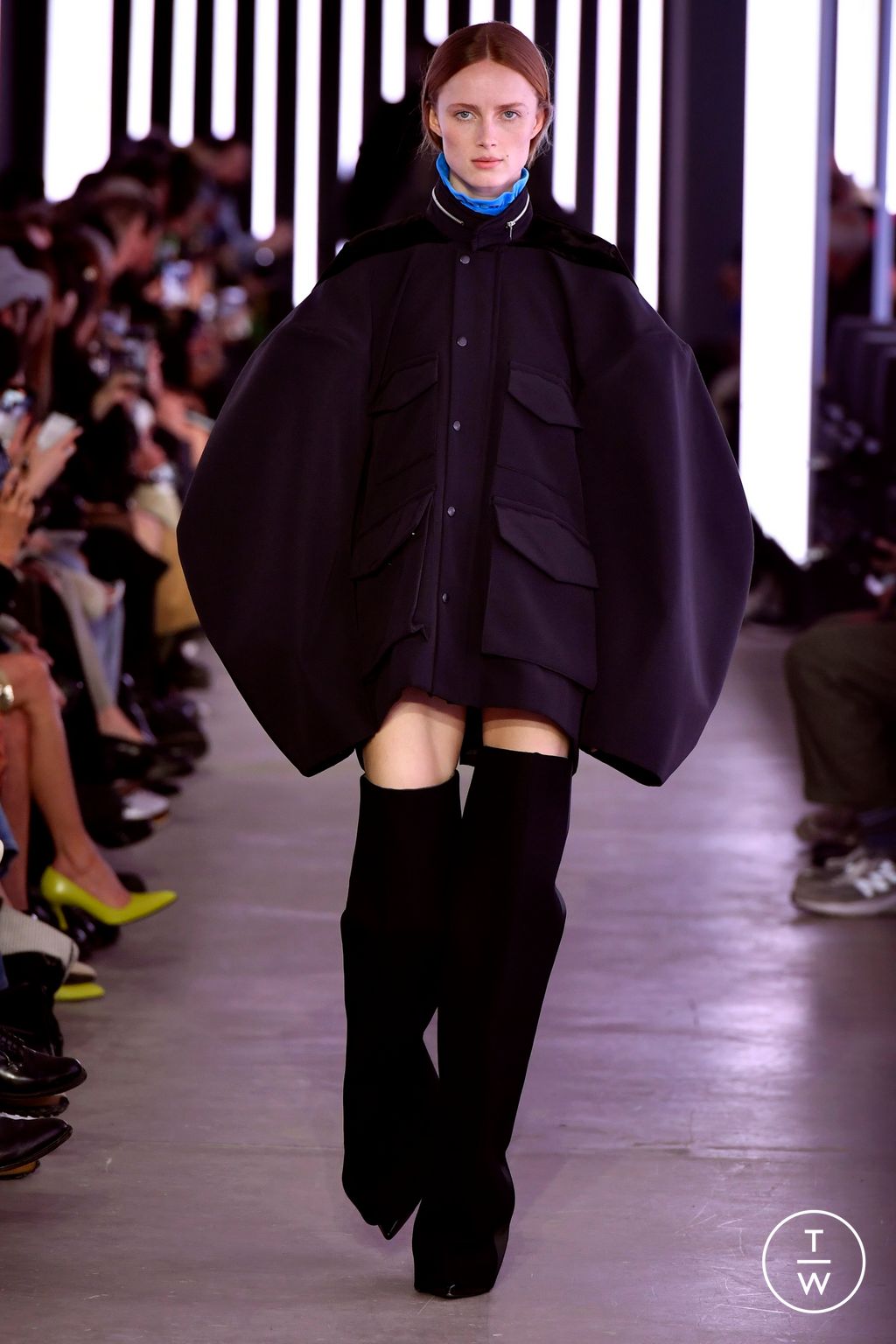 Fashion Week Paris Fall/Winter 2024 look 2 de la collection Sacai womenswear