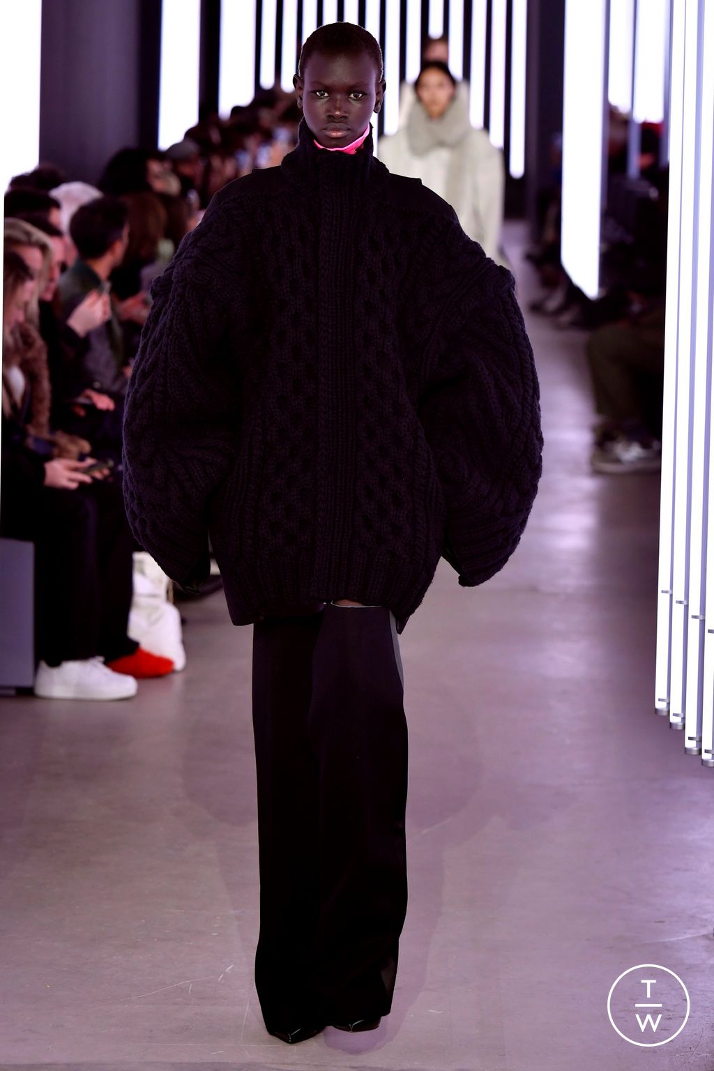 Fashion Week Paris Fall/Winter 2024 look 4 from the Sacai collection womenswear