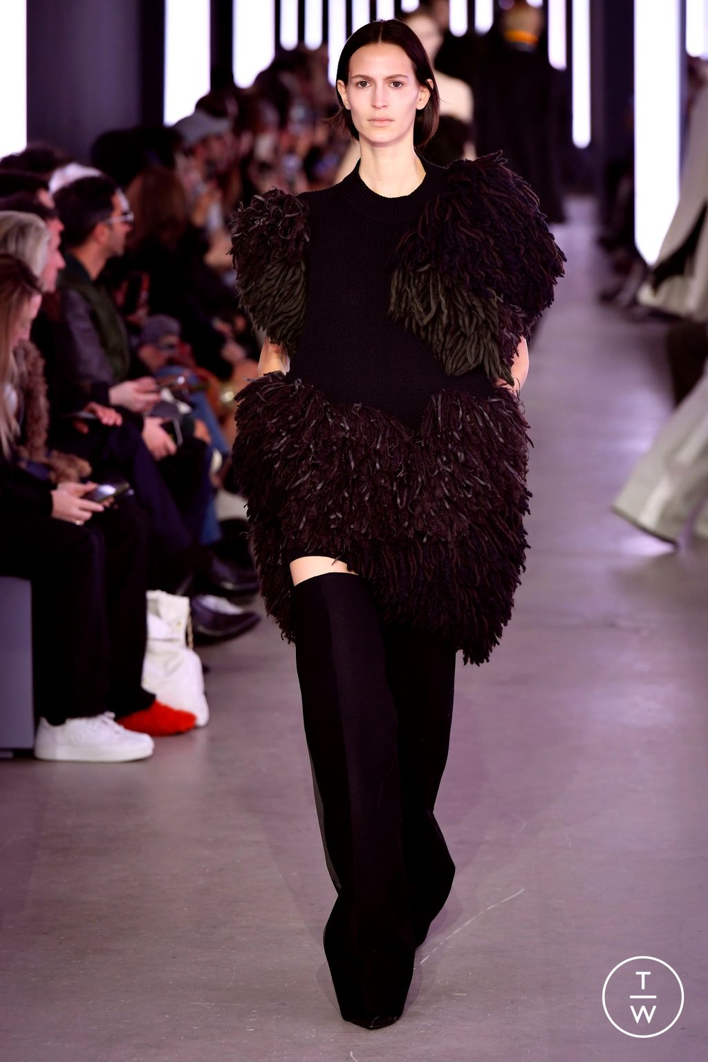 Fashion Week Paris Fall/Winter 2024 look 9 de la collection Sacai womenswear