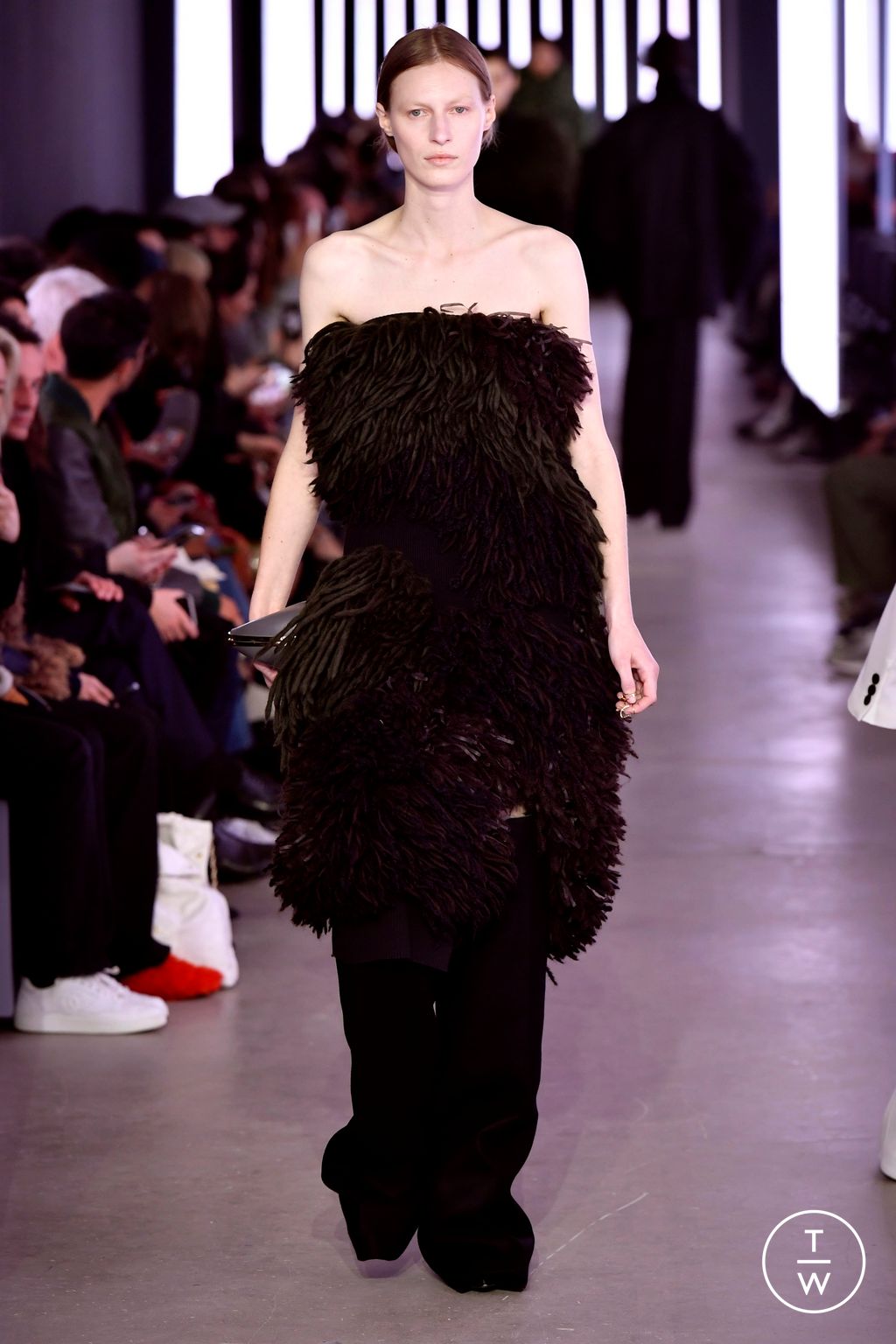 Fashion Week Paris Fall/Winter 2024 look 10 de la collection Sacai womenswear