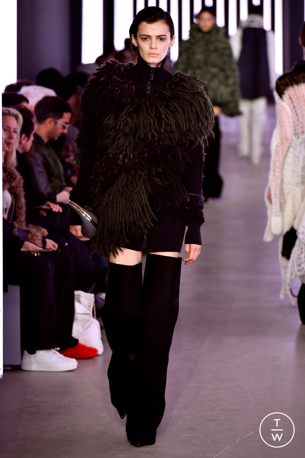 Fashion Week Paris Fall/Winter 2024 look 11 de la collection Sacai womenswear