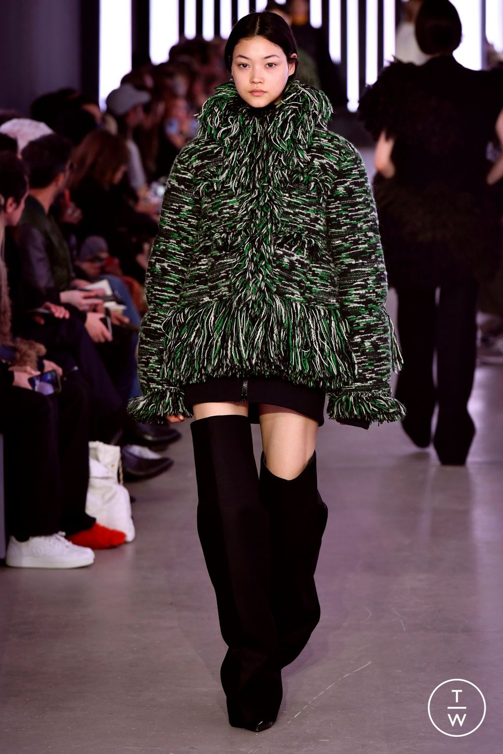 Fashion Week Paris Fall/Winter 2024 look 12 de la collection Sacai womenswear