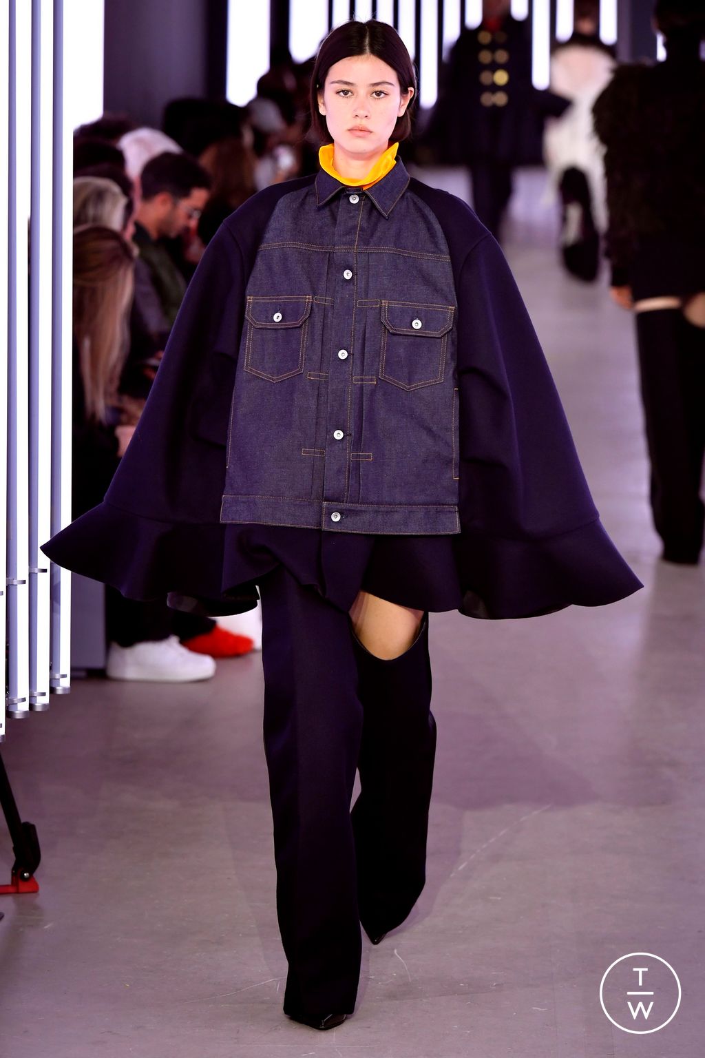Fashion Week Paris Fall/Winter 2024 look 14 de la collection Sacai womenswear
