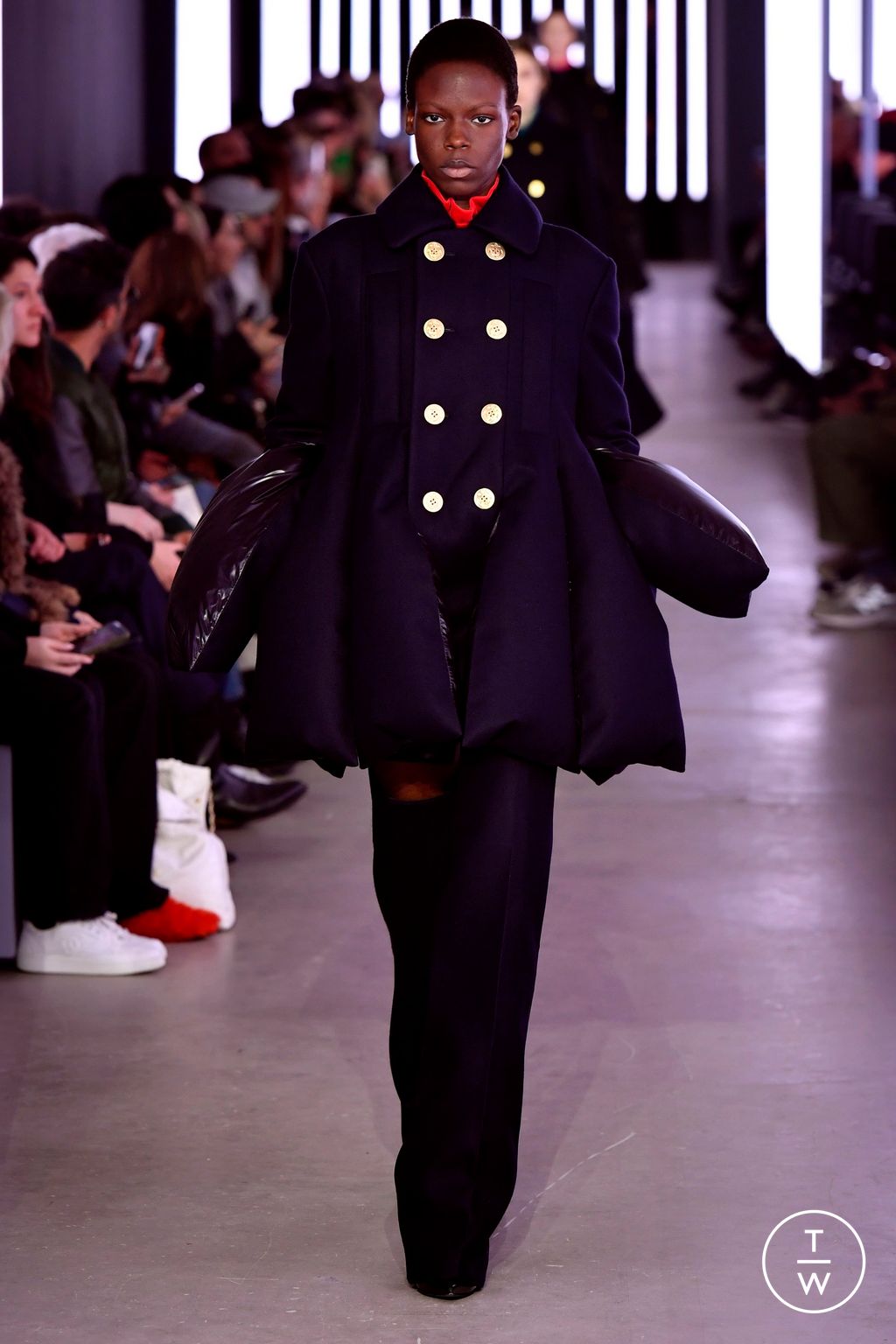 Fashion Week Paris Fall/Winter 2024 look 15 de la collection Sacai womenswear