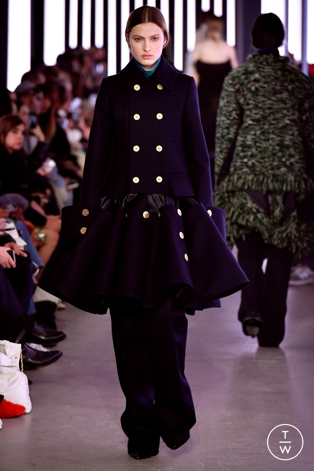 Fashion Week Paris Fall/Winter 2024 look 16 de la collection Sacai womenswear