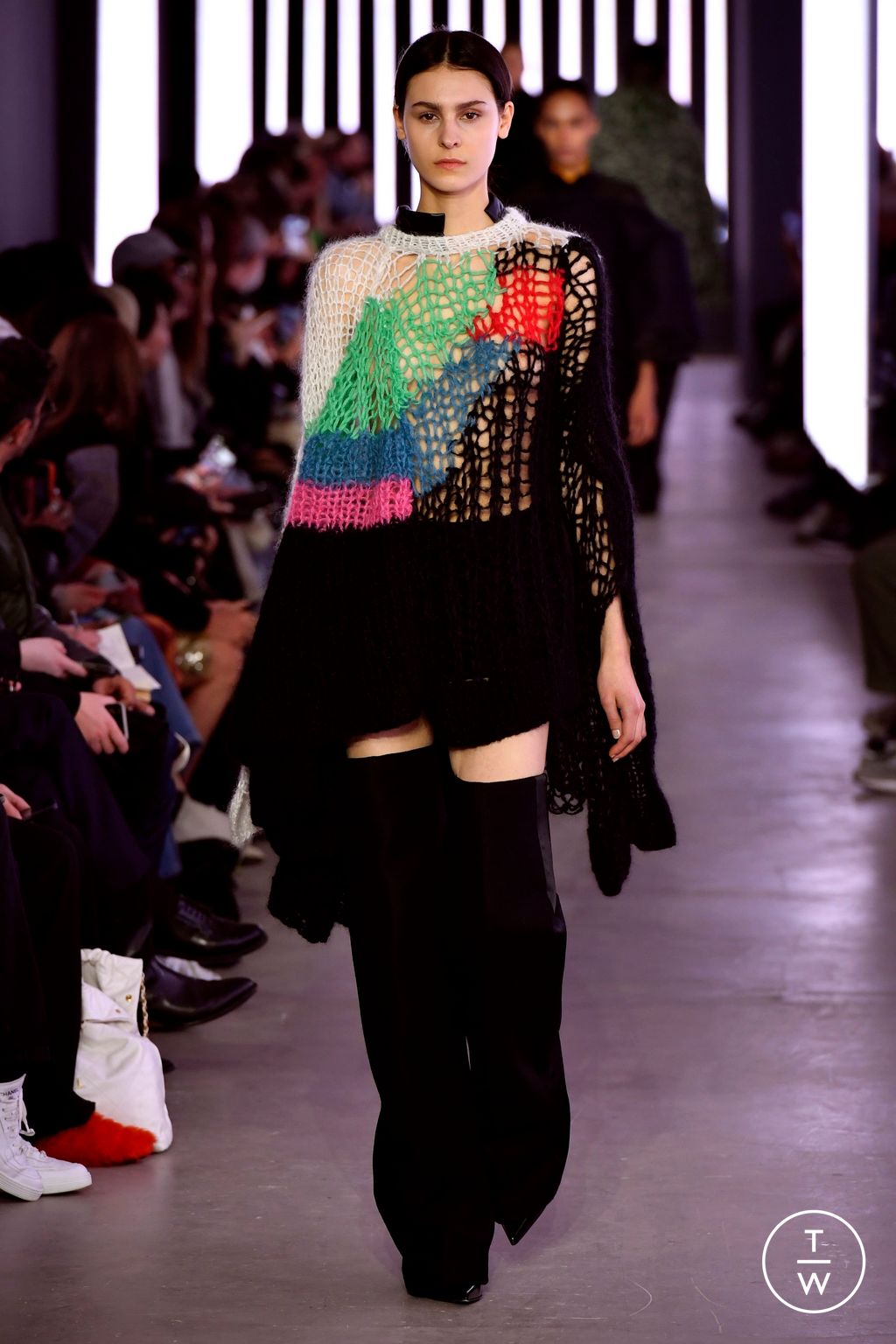 Fashion Week Paris Fall/Winter 2024 look 18 from the Sacai collection 女装
