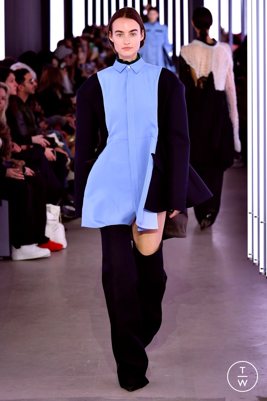 Fashion Week Paris Fall/Winter 2024 look 21 de la collection Sacai womenswear
