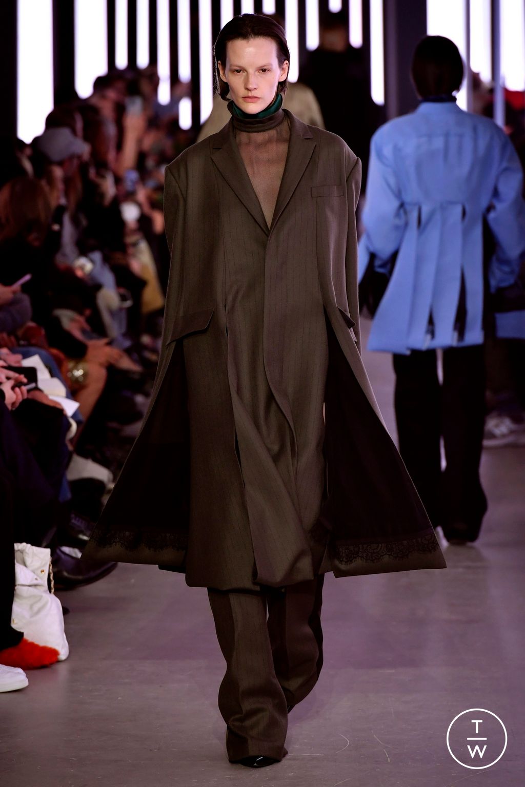 Fashion Week Paris Fall/Winter 2024 look 25 de la collection Sacai womenswear