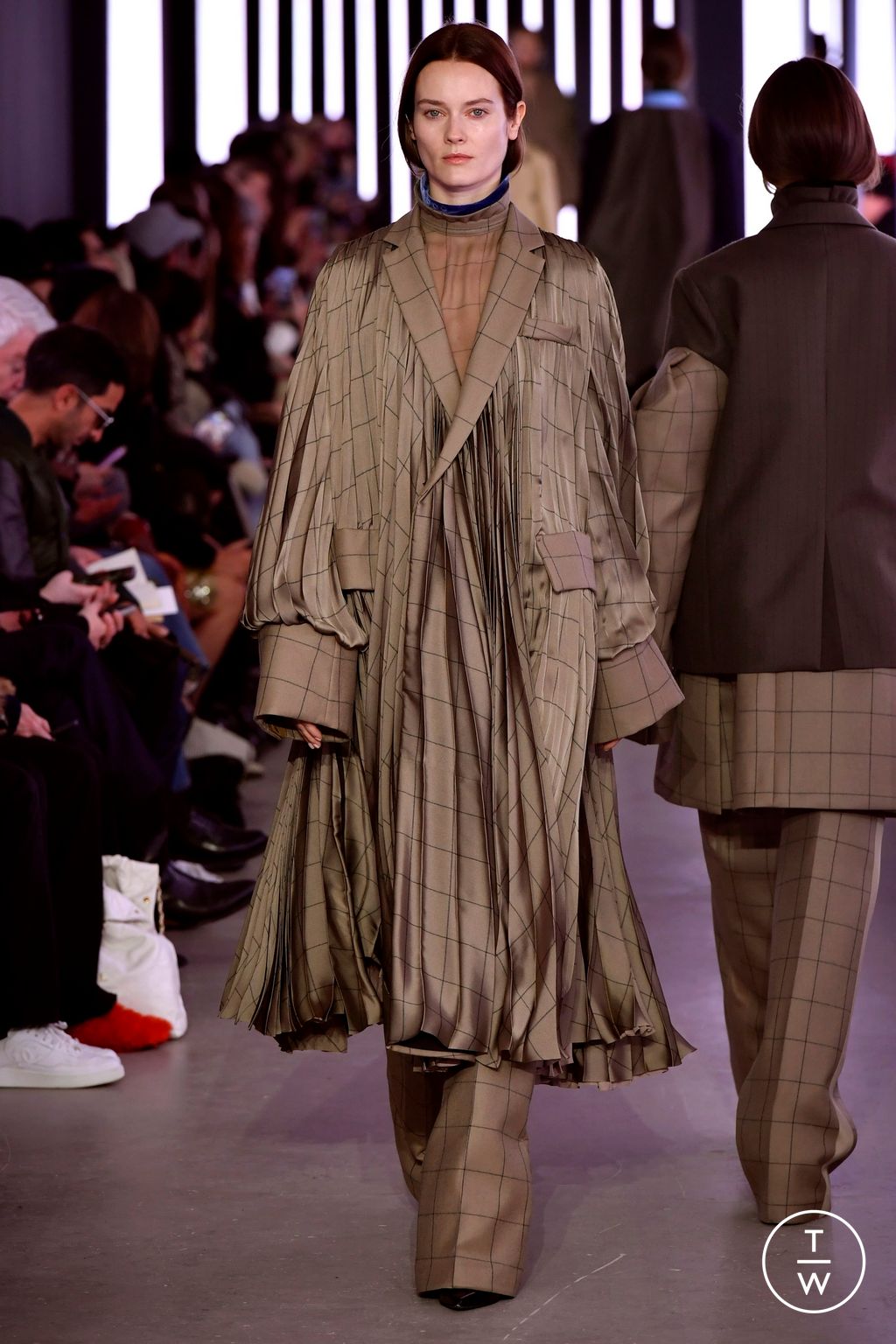 Fashion Week Paris Fall/Winter 2024 look 26 de la collection Sacai womenswear