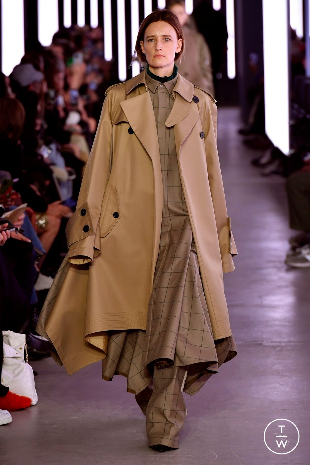 Fashion Week Paris Fall/Winter 2024 look 27 de la collection Sacai womenswear