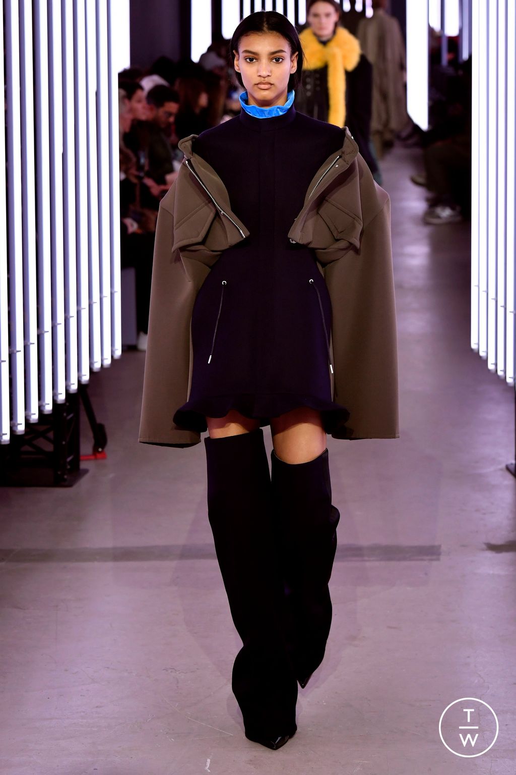 Fashion Week Paris Fall/Winter 2024 look 31 de la collection Sacai womenswear