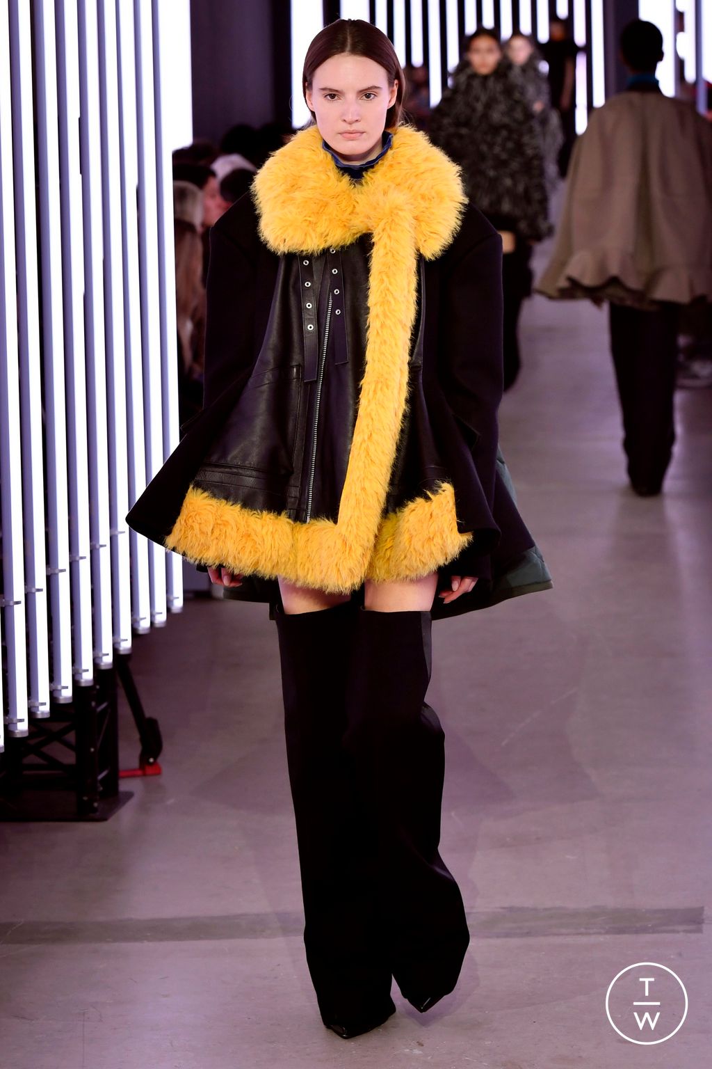 Fashion Week Paris Fall/Winter 2024 look 32 de la collection Sacai womenswear