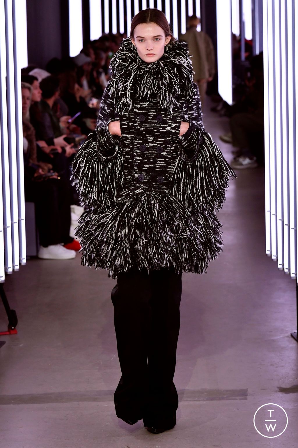 Fashion Week Paris Fall/Winter 2024 look 34 de la collection Sacai womenswear