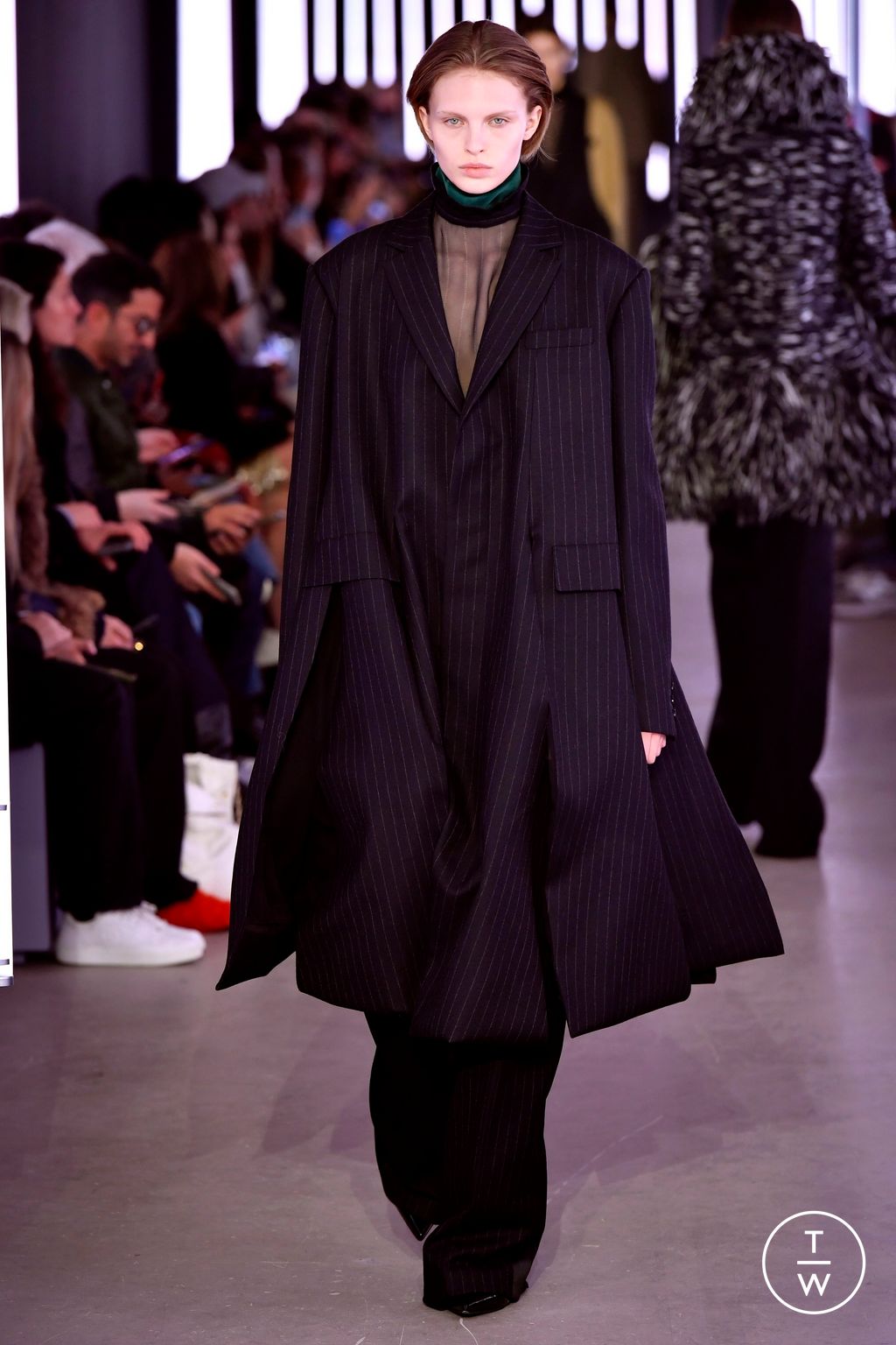 Fashion Week Paris Fall/Winter 2024 look 37 from the Sacai collection 女装