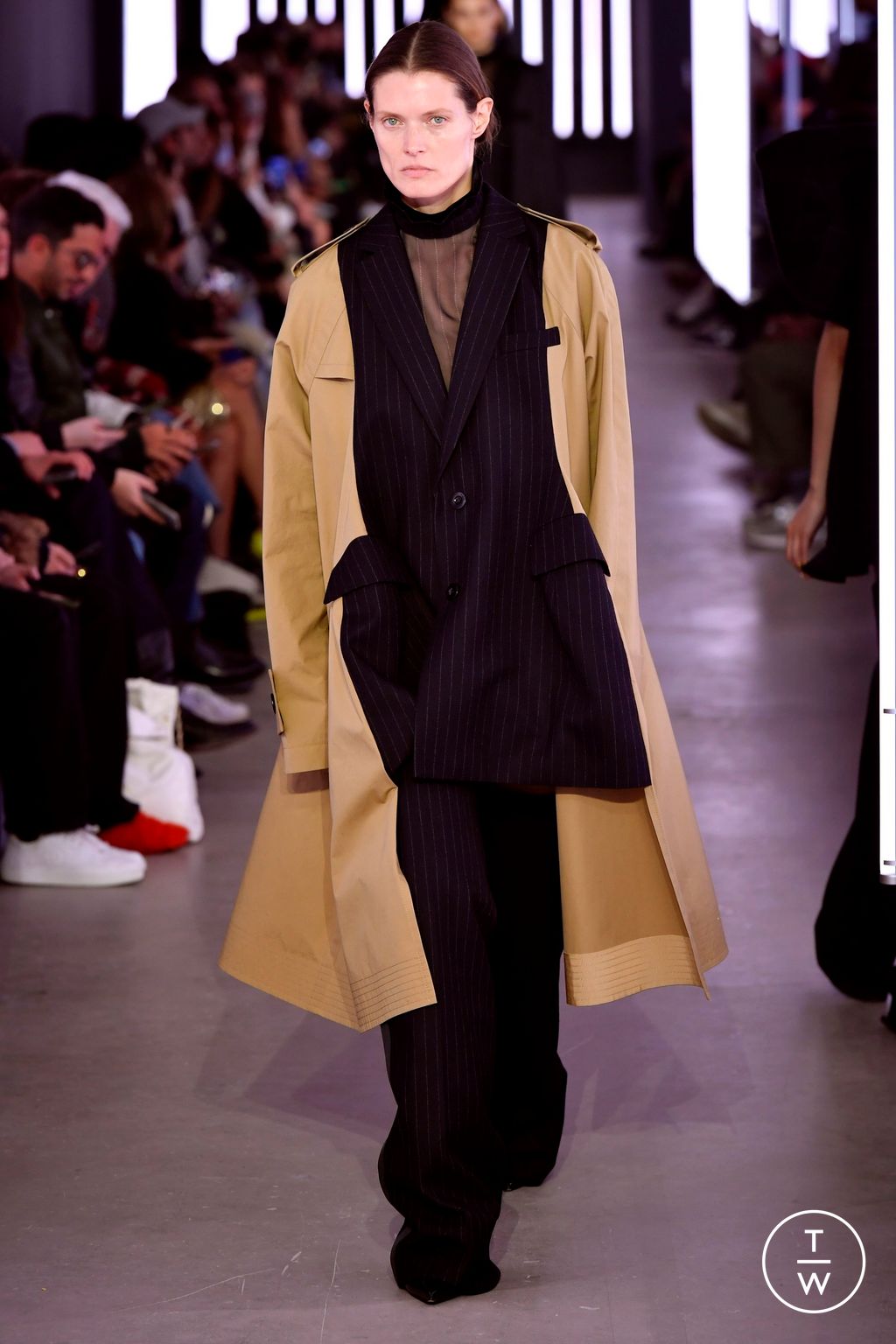 Fashion Week Paris Fall/Winter 2024 look 38 from the Sacai collection 女装