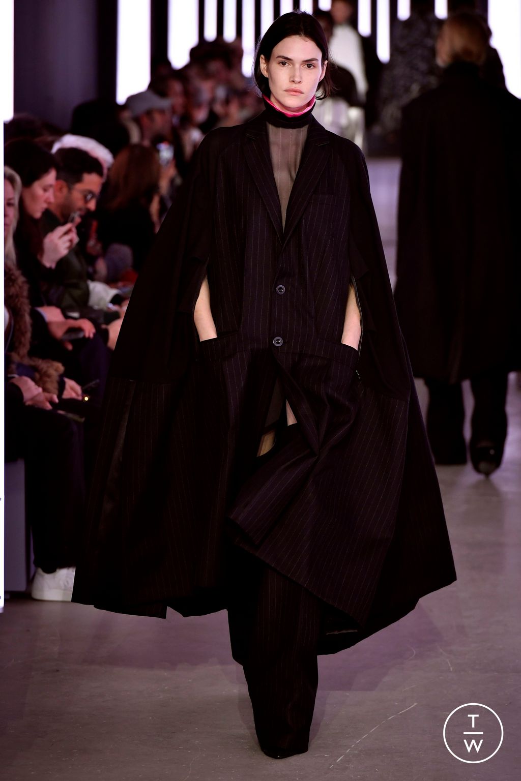 Fashion Week Paris Fall/Winter 2024 look 40 de la collection Sacai womenswear