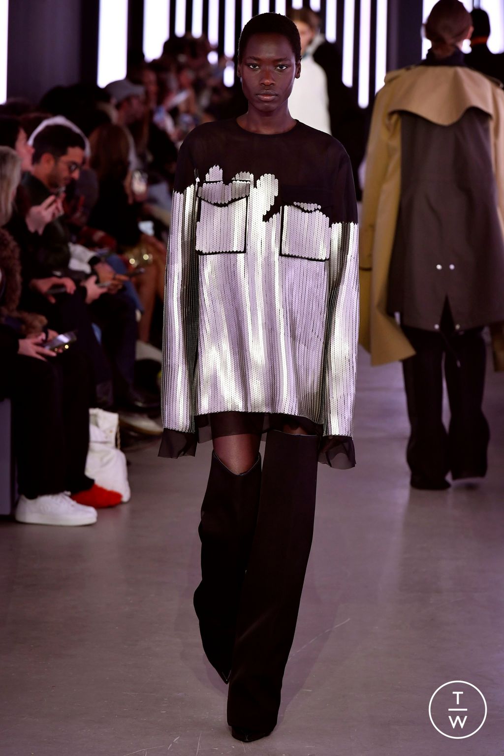 Fashion Week Paris Fall/Winter 2024 look 41 de la collection Sacai womenswear
