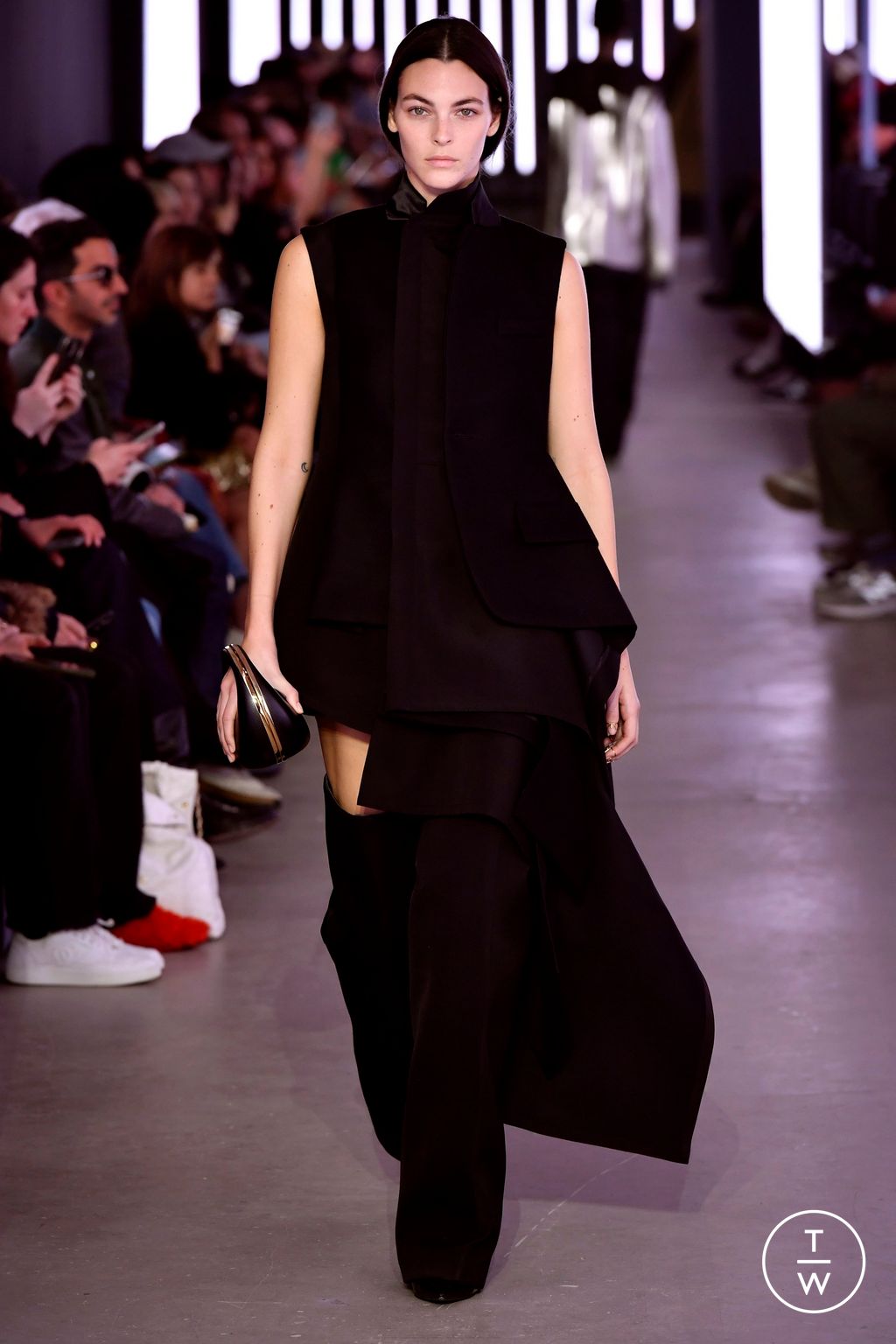 Fashion Week Paris Fall/Winter 2024 look 47 de la collection Sacai womenswear