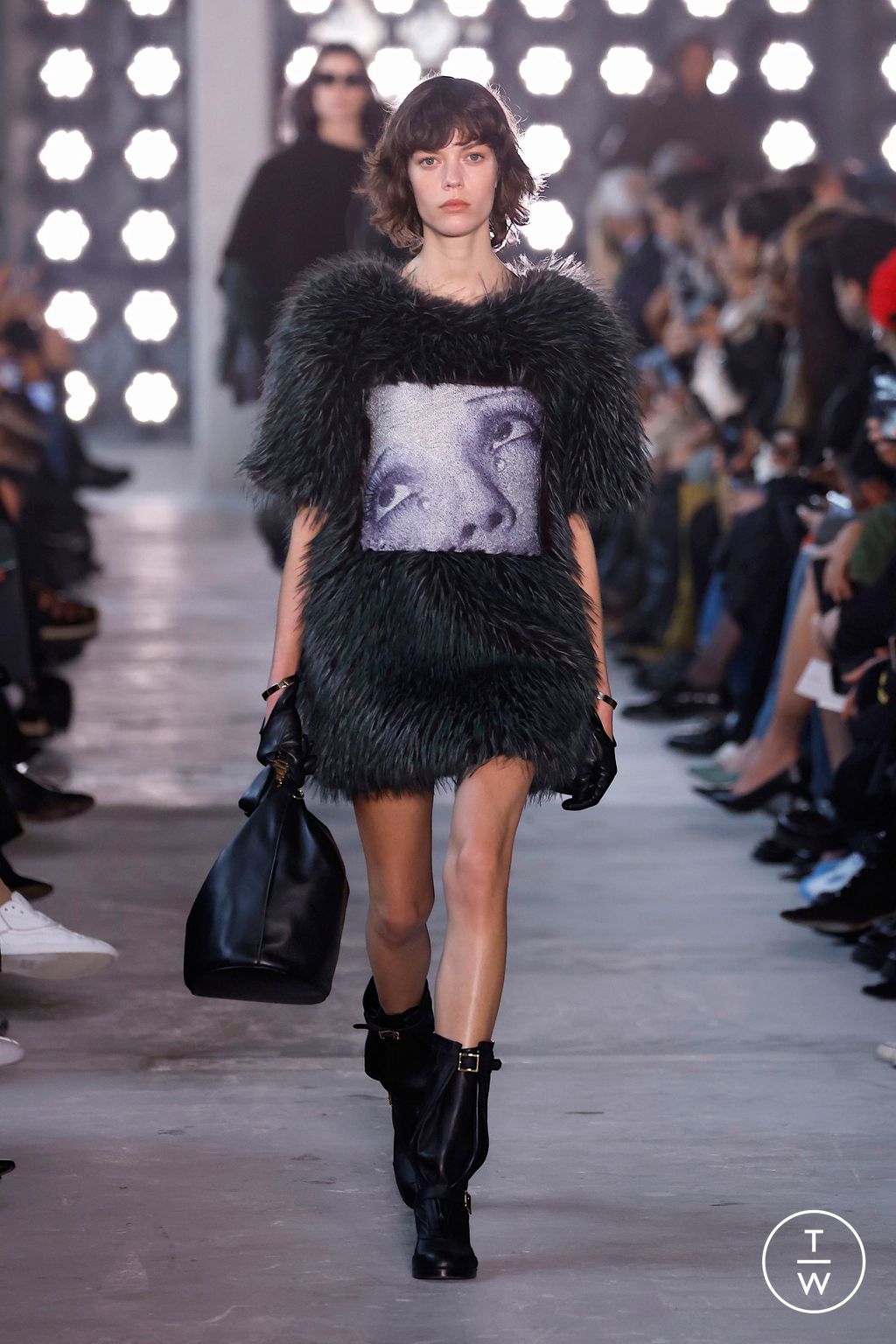 Fashion Week Paris Fall/Winter 2025 look 8 from the Sacai collection womenswear