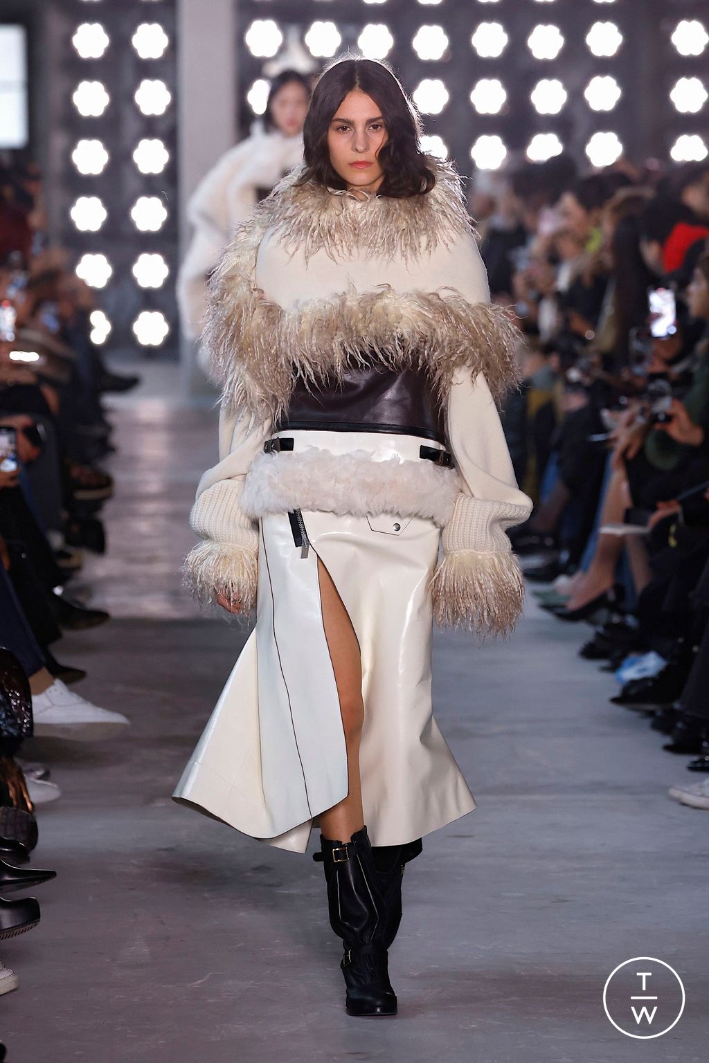 Fashion Week Paris Fall/Winter 2025 look 15 from the Sacai collection womenswear