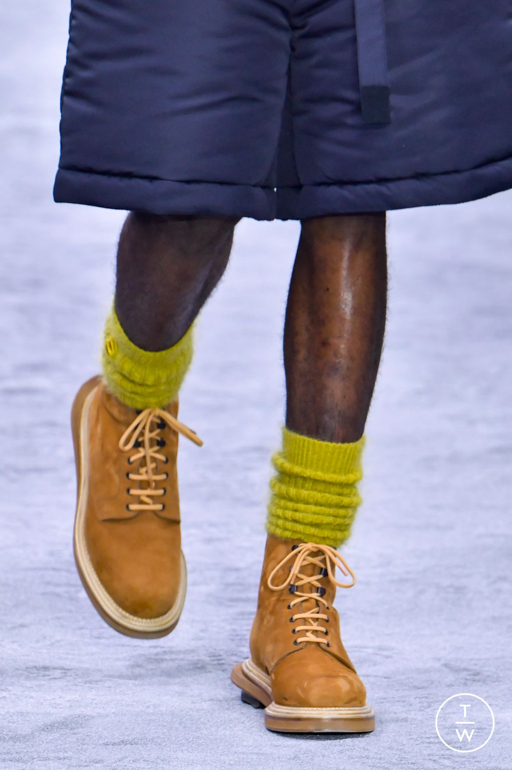 Fashion Week Paris Fall/Winter 2024 look 14 from the Sacai collection menswear accessories
