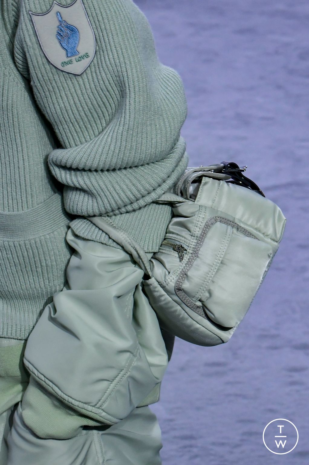 Fashion Week Paris Fall/Winter 2024 look 4 from the Sacai collection menswear accessories