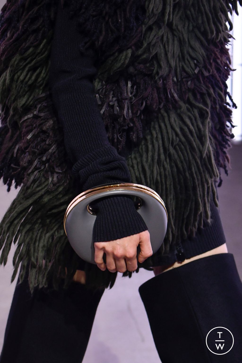 Fashion Week Paris Fall/Winter 2024 look 12 from the Sacai collection womenswear accessories