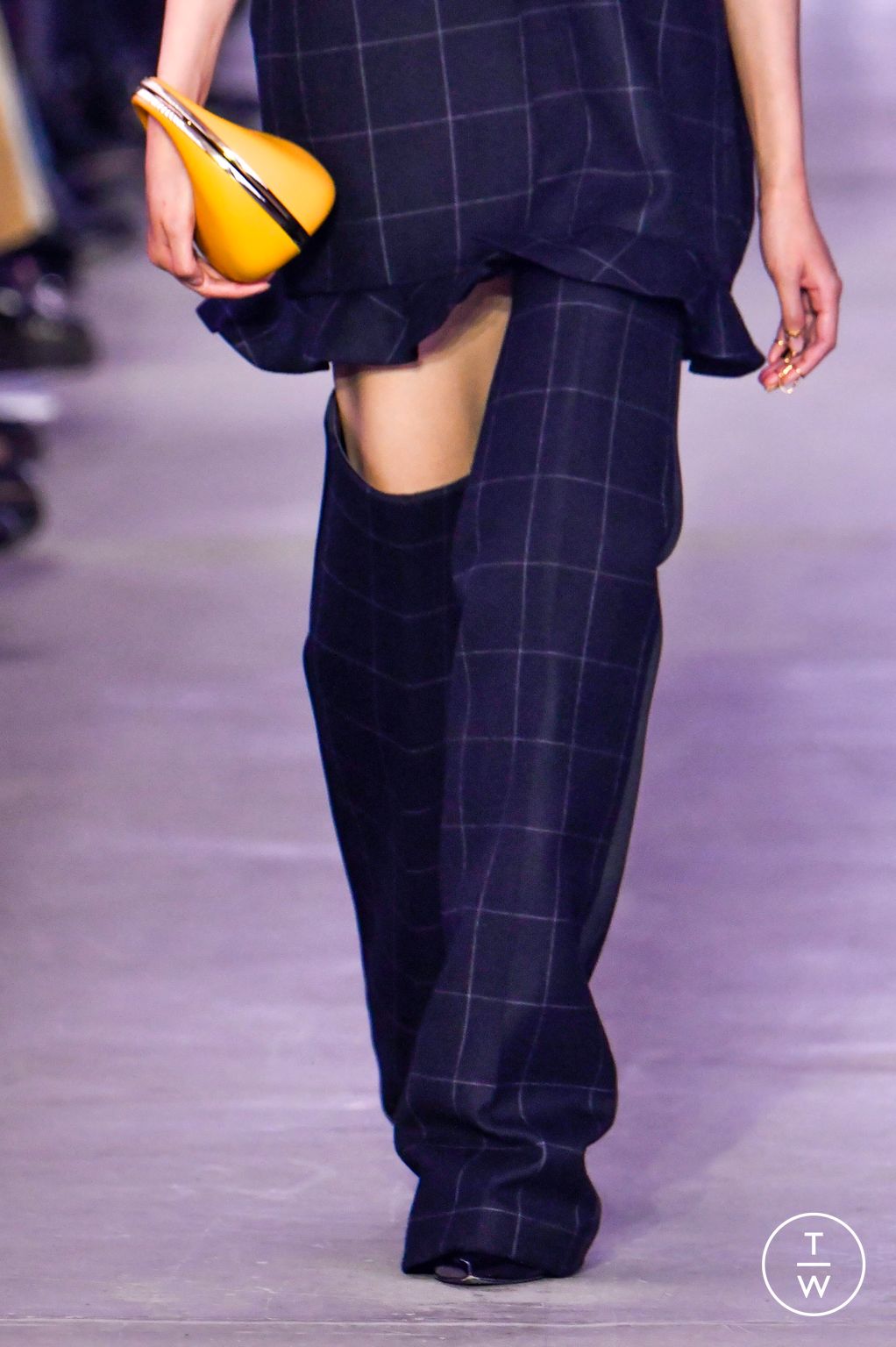 Fashion Week Paris Fall/Winter 2024 look 9 from the Sacai collection womenswear accessories