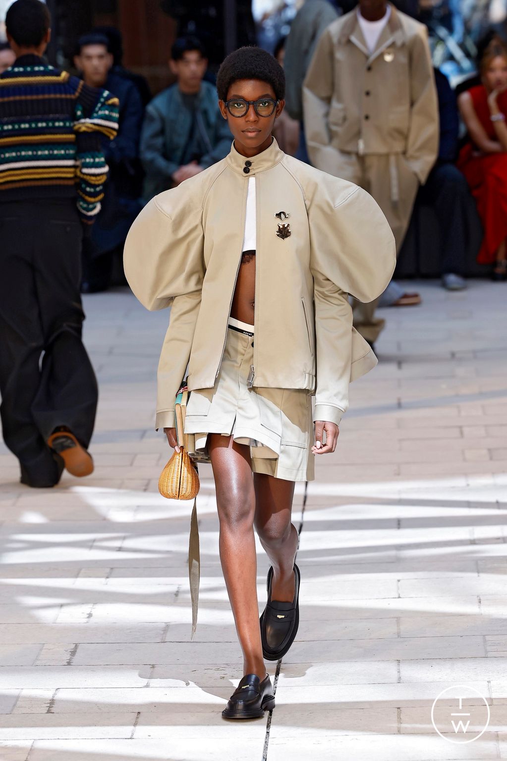 Fashion Week Paris Spring-Summer 2025 look 38 from the Sacai collection 男装
