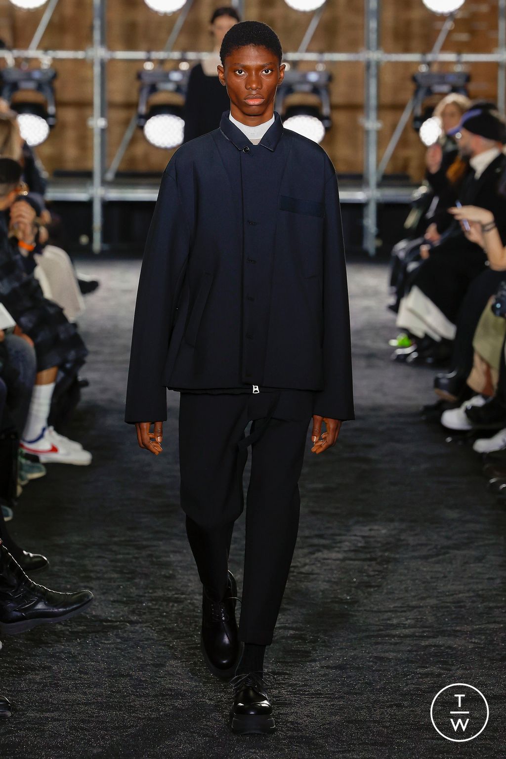 Fashion Week Paris Fall/Winter 2023 look 4 from the Sacai collection menswear