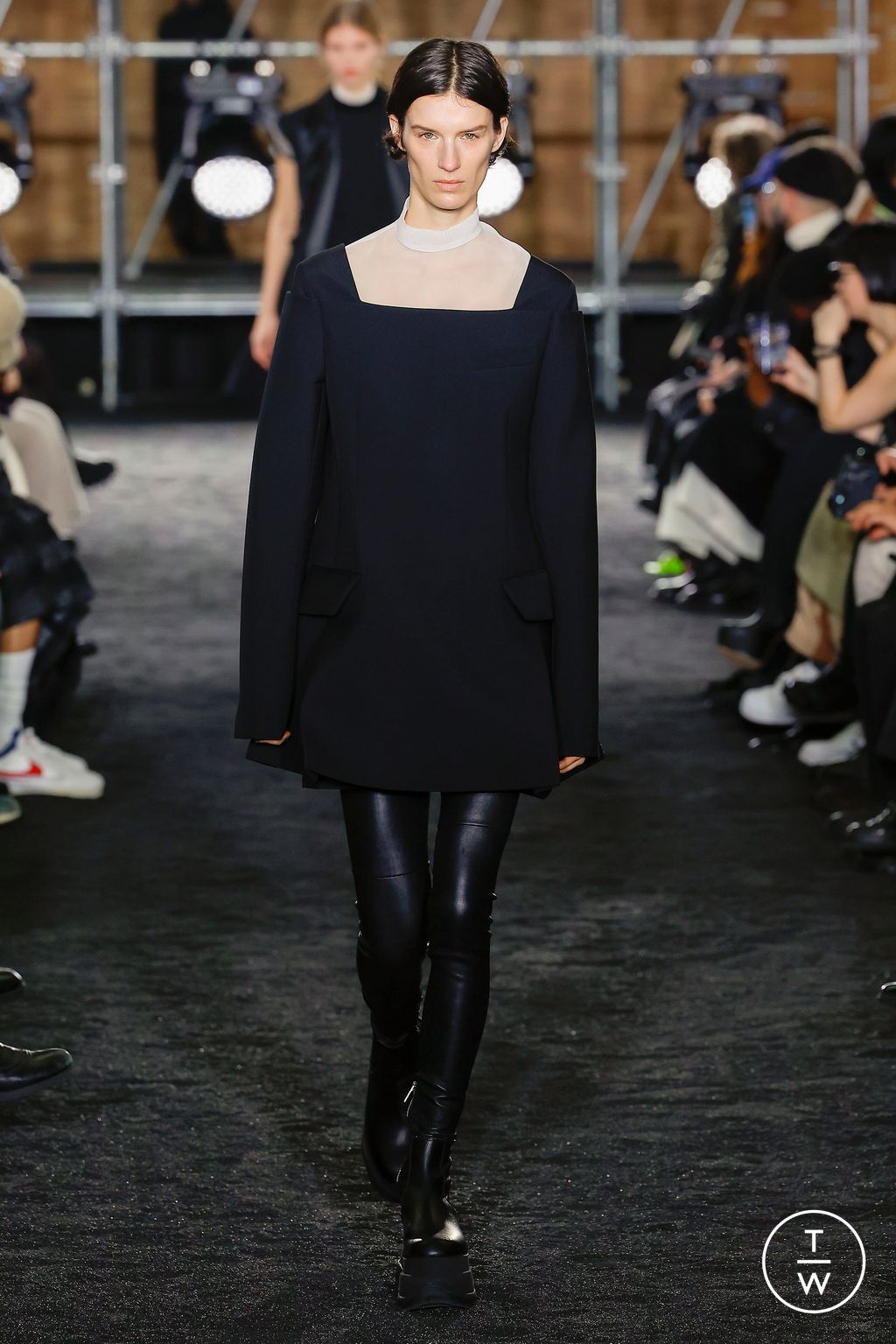 Fashion Week Paris Fall/Winter 2023 look 5 de la collection Sacai menswear