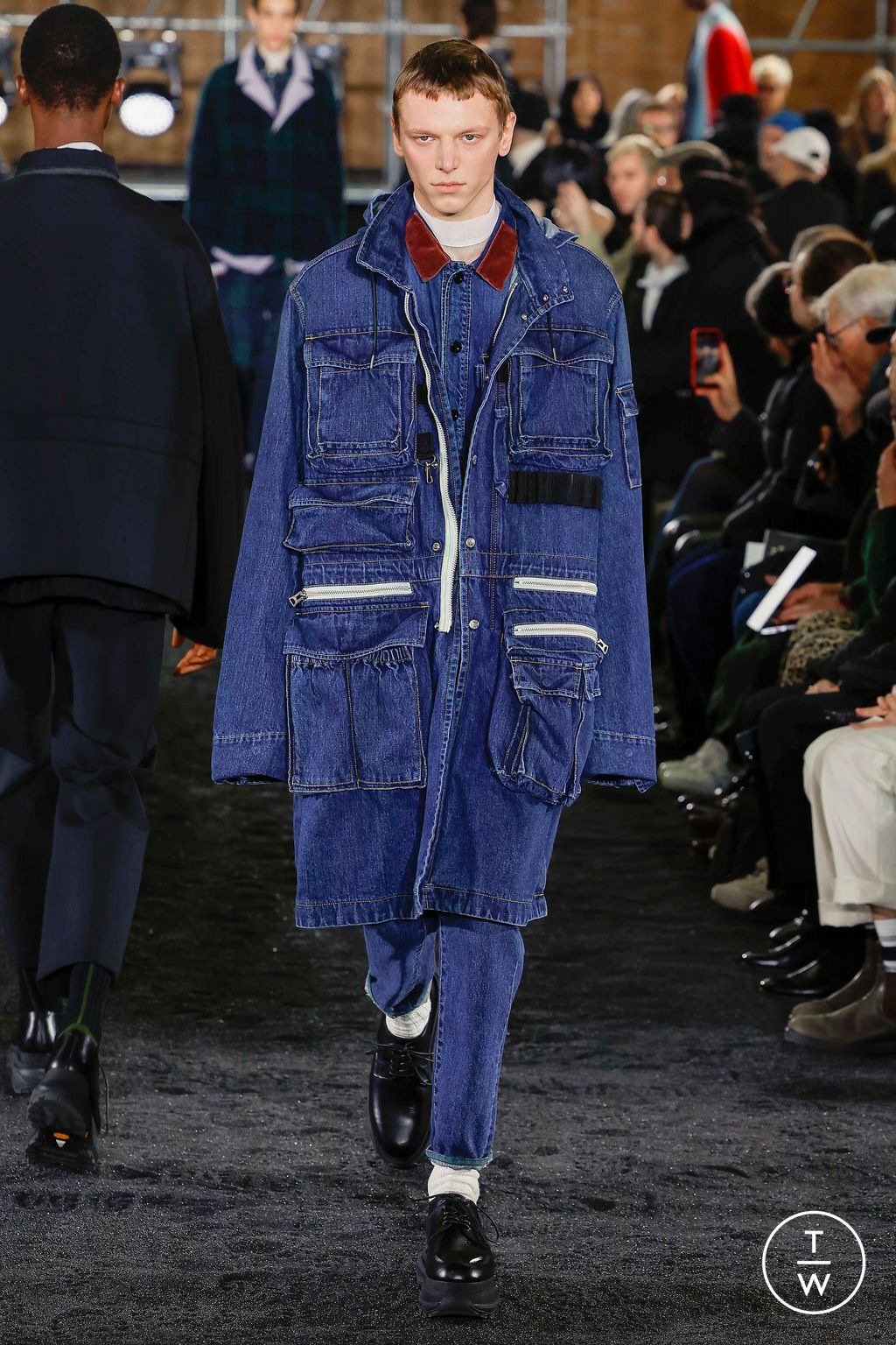 Fashion Week Paris Fall/Winter 2023 look 11 from the Sacai collection 男装