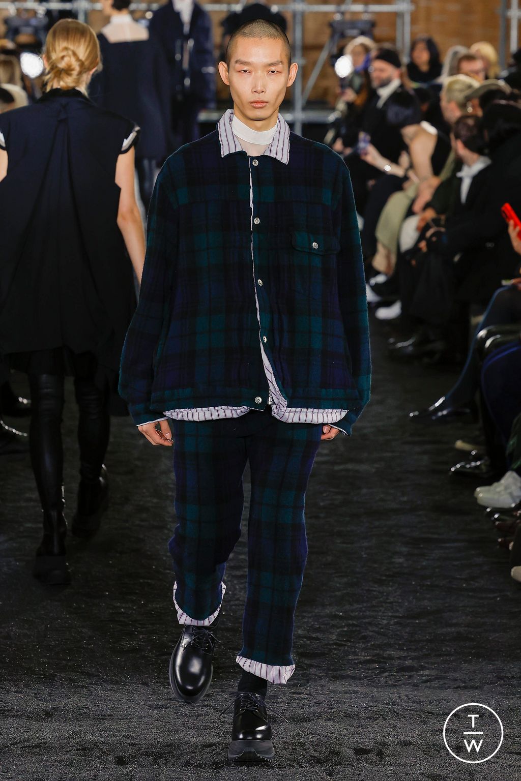 Fashion Week Paris Fall/Winter 2023 look 13 from the Sacai collection menswear