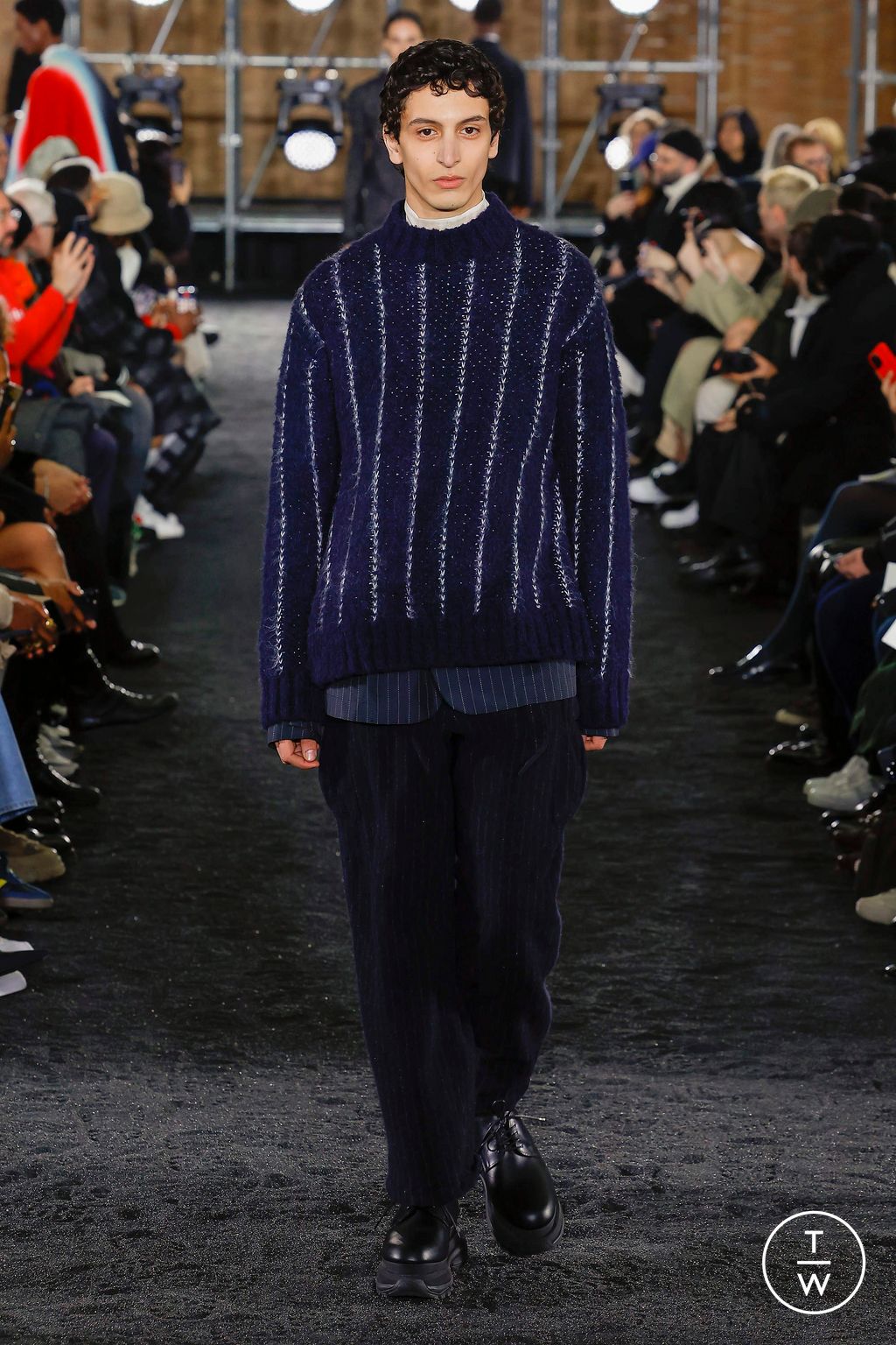 Fashion Week Paris Fall/Winter 2023 look 16 from the Sacai collection menswear