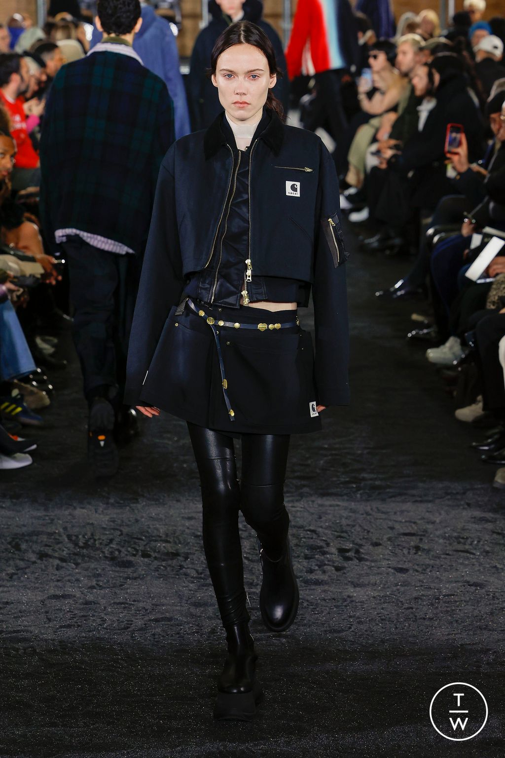 Fashion Week Paris Fall/Winter 2023 look 19 de la collection Sacai menswear