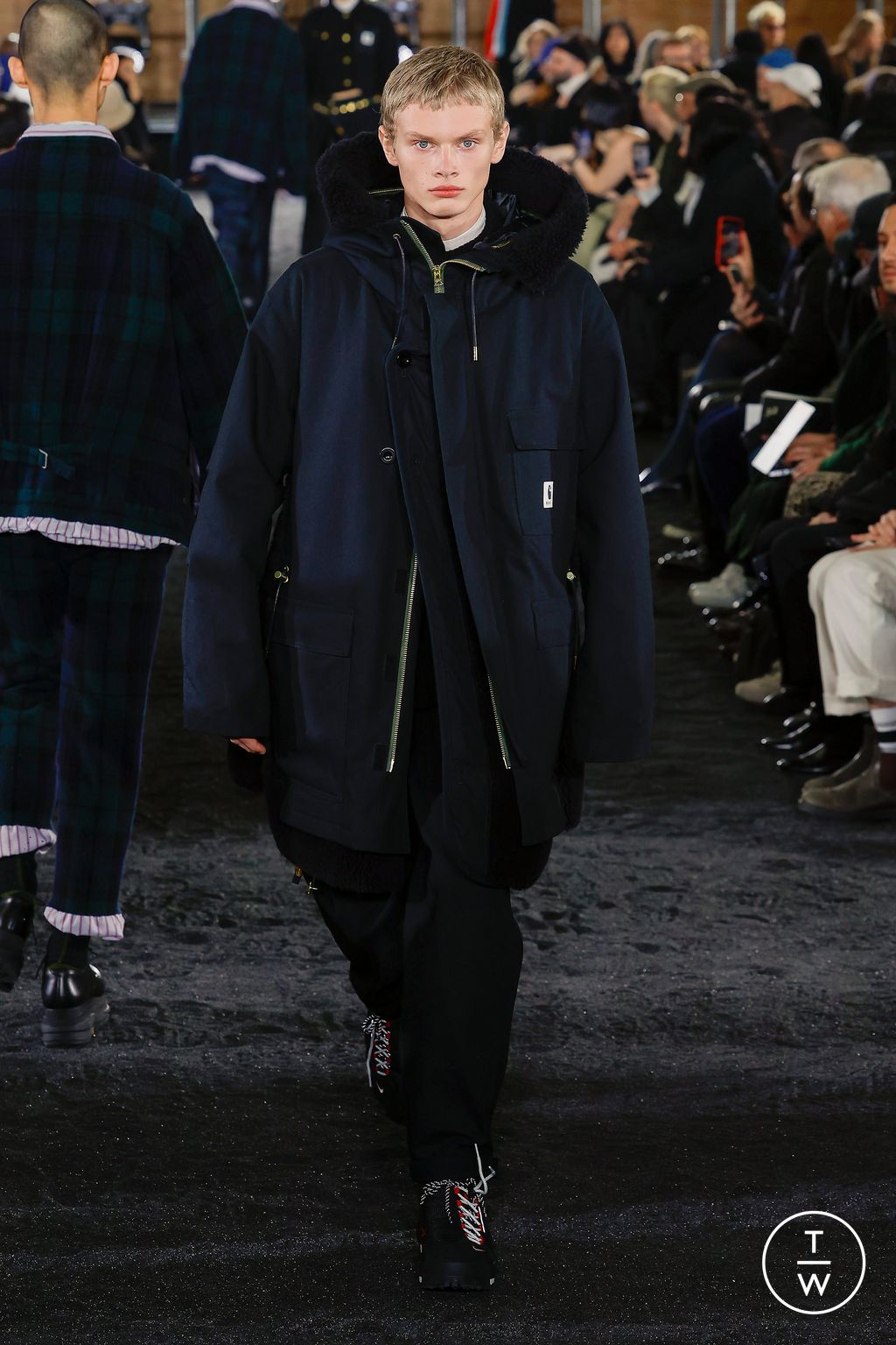 Fashion Week Paris Fall/Winter 2023 look 20 from the Sacai collection menswear