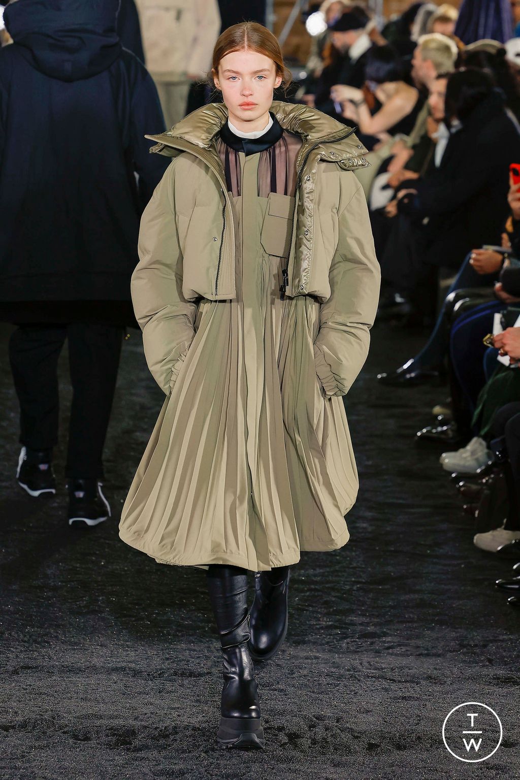 Fashion Week Paris Fall/Winter 2023 look 27 de la collection Sacai menswear