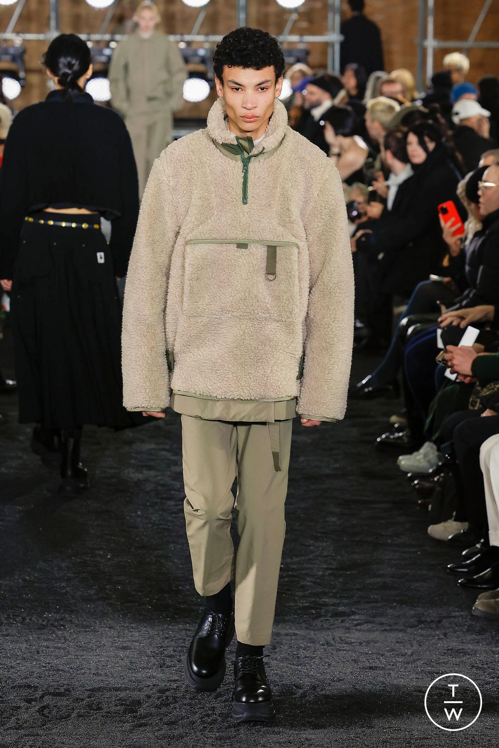 Fashion Week Paris Fall/Winter 2023 look 28 from the Sacai collection menswear