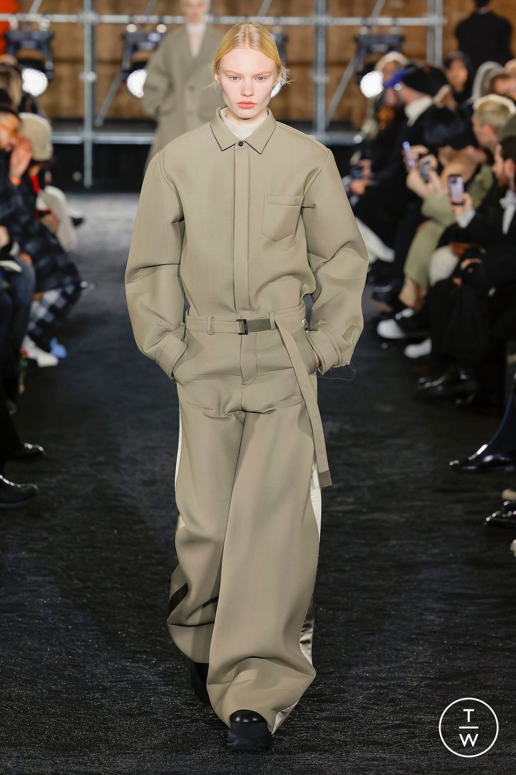 Fashion Week Paris Fall/Winter 2023 look 29 from the Sacai collection 男装