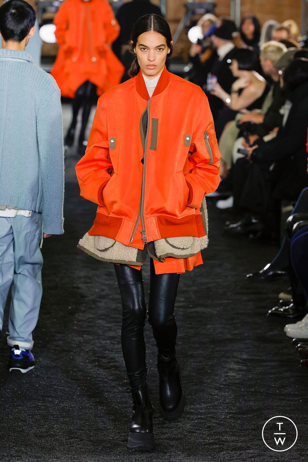 Fashion Week Paris Fall/Winter 2023 look 32 de la collection Sacai menswear