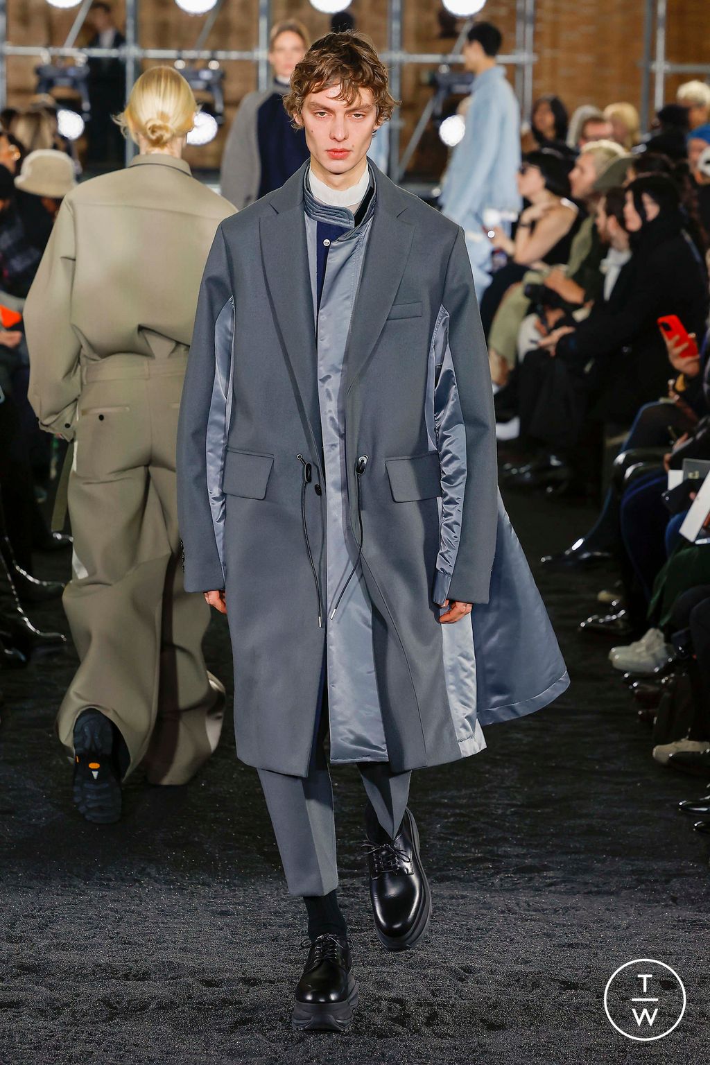 Fashion Week Paris Fall/Winter 2023 look 36 from the Sacai collection menswear