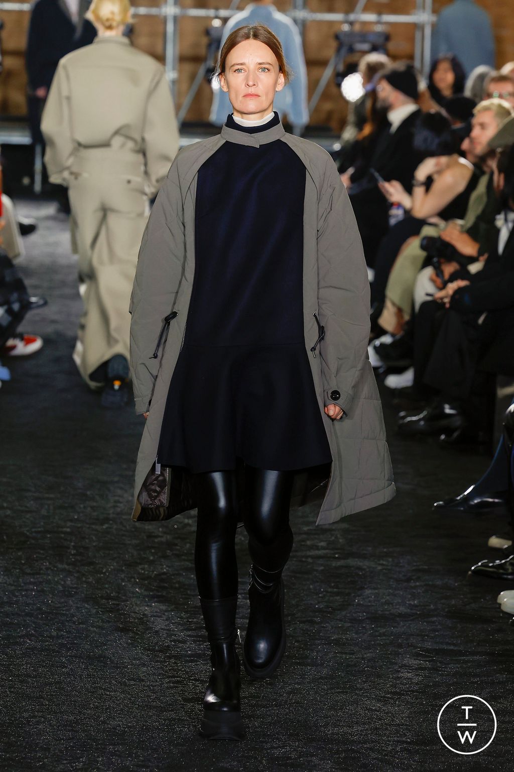 Fashion Week Paris Fall/Winter 2023 look 37 de la collection Sacai menswear