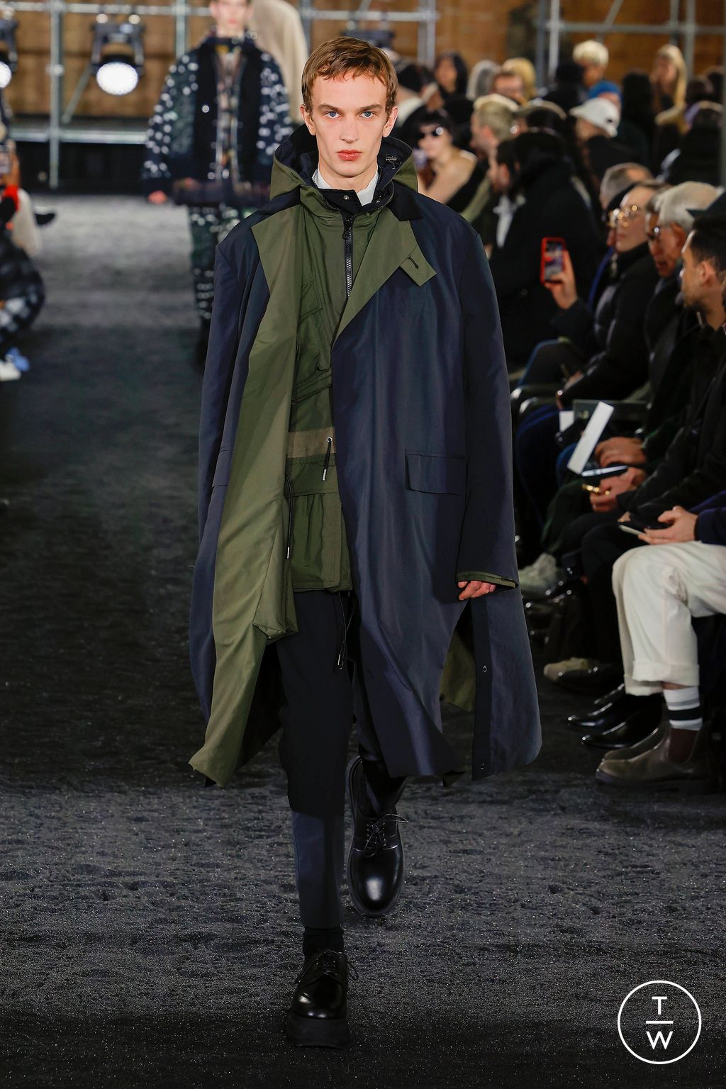Fashion Week Paris Fall/Winter 2023 look 39 de la collection Sacai menswear