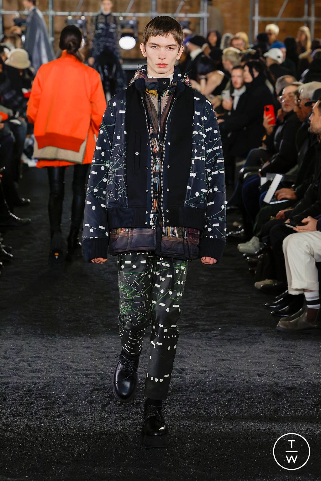 Fashion Week Paris Fall/Winter 2023 look 40 from the Sacai collection 男装