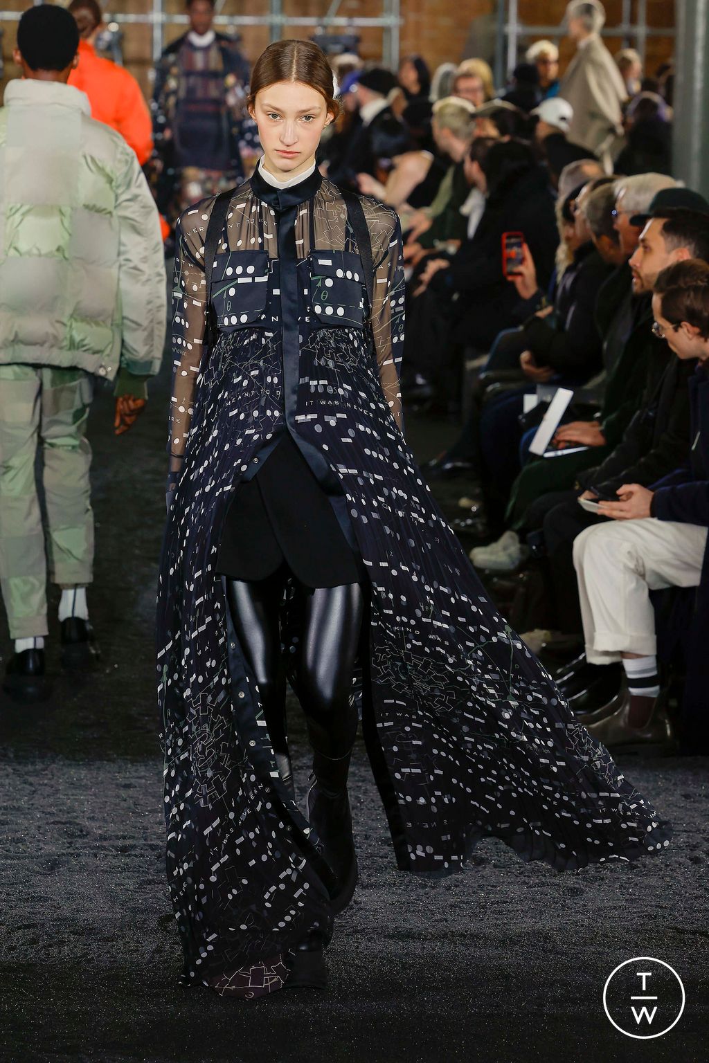 Fashion Week Paris Fall/Winter 2023 look 41 de la collection Sacai menswear