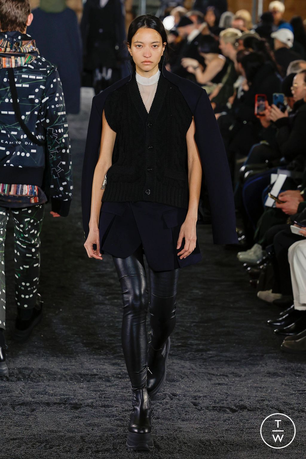 Fashion Week Paris Fall/Winter 2023 look 47 from the Sacai collection 男装