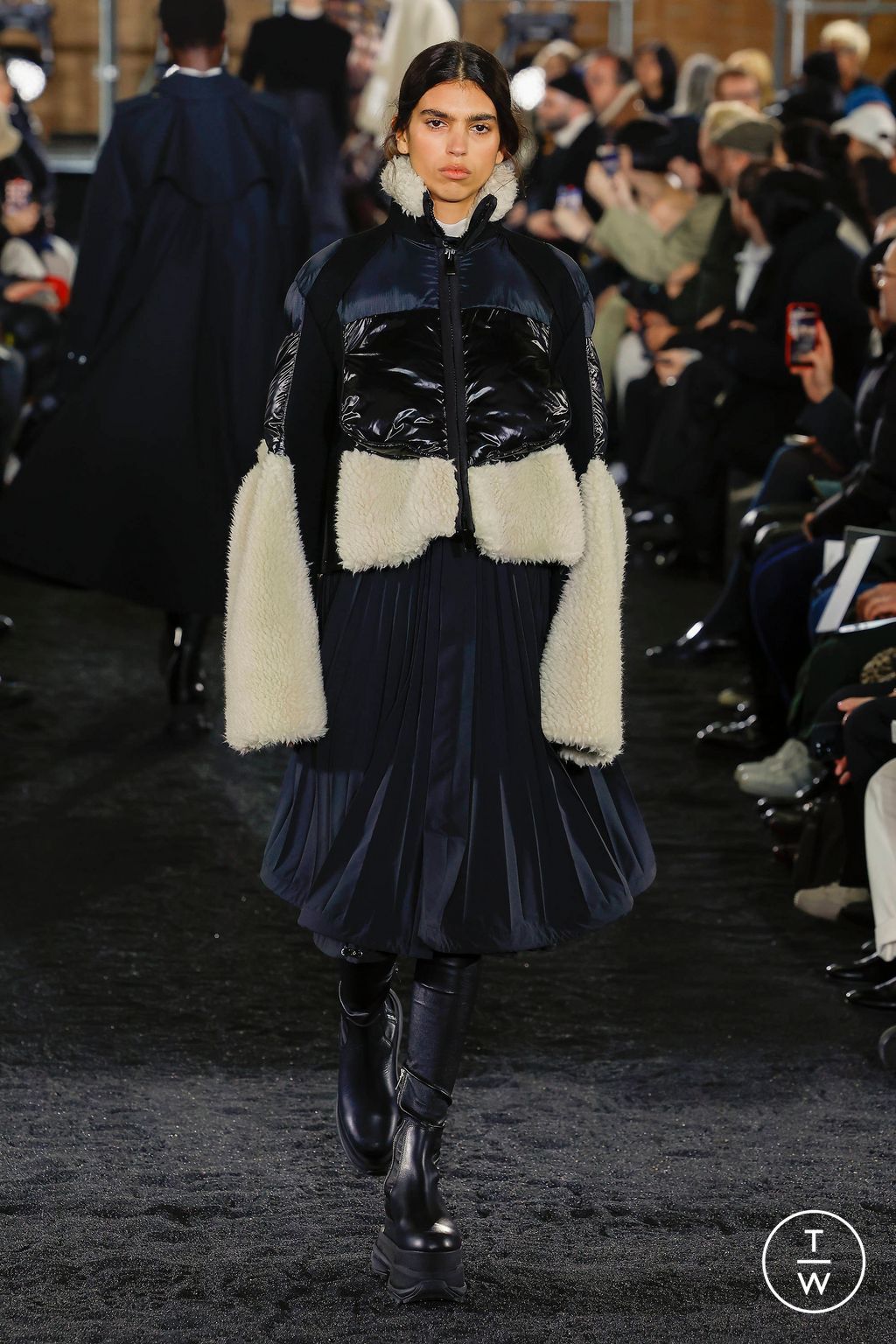 Fashion Week Paris Fall/Winter 2023 look 55 de la collection Sacai menswear