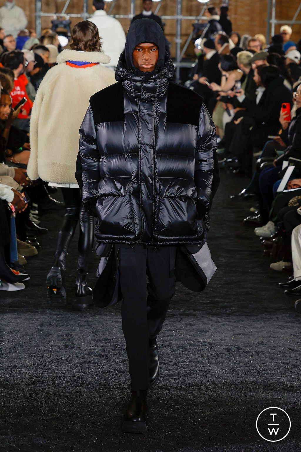 Fashion Week Paris Fall/Winter 2023 look 59 from the Sacai collection 男装