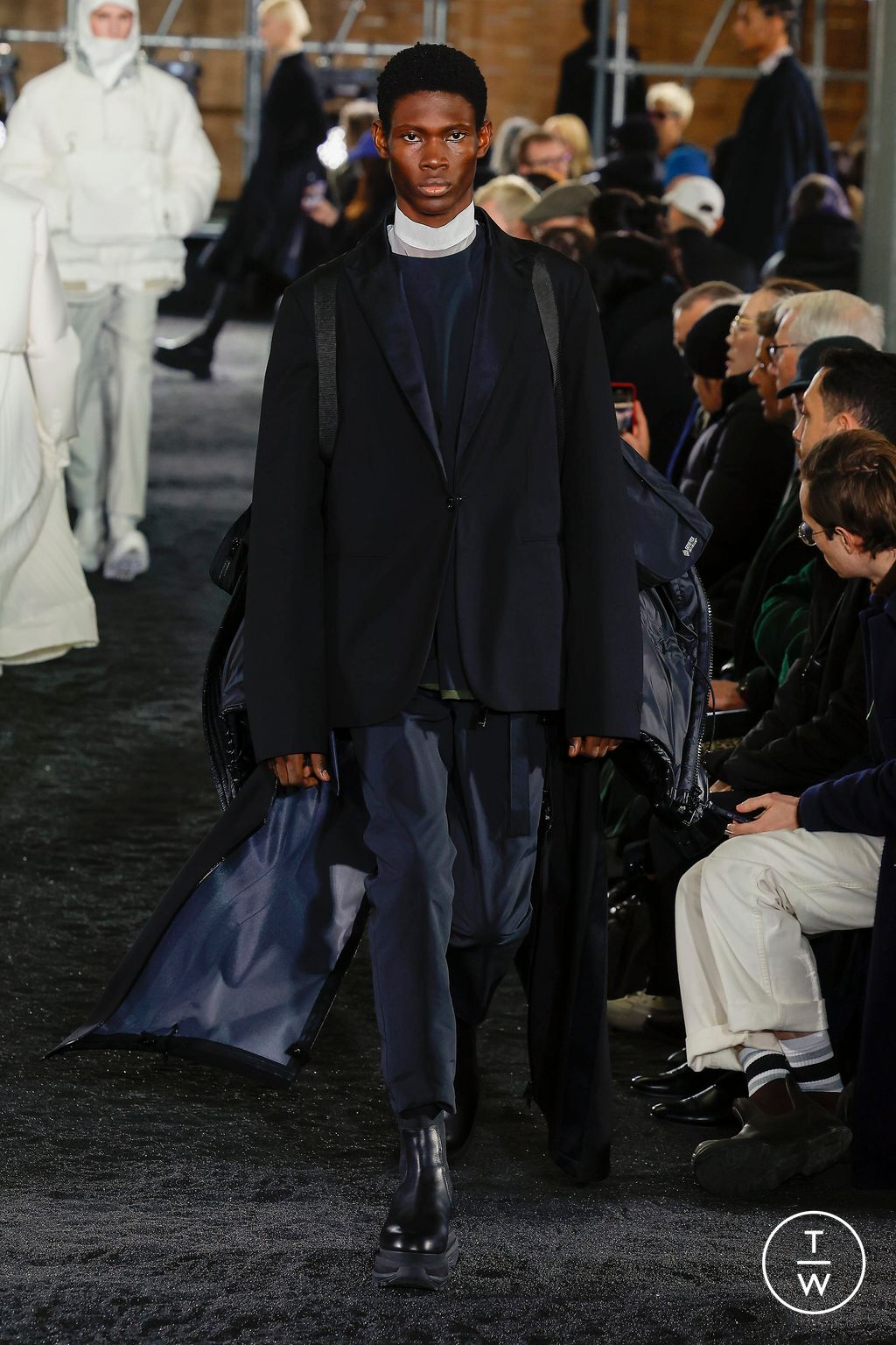 Fashion Week Paris Fall/Winter 2023 look 60 from the Sacai collection menswear